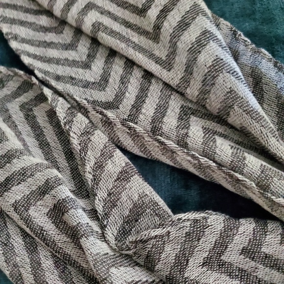 Scarves - Picture 4 of 6